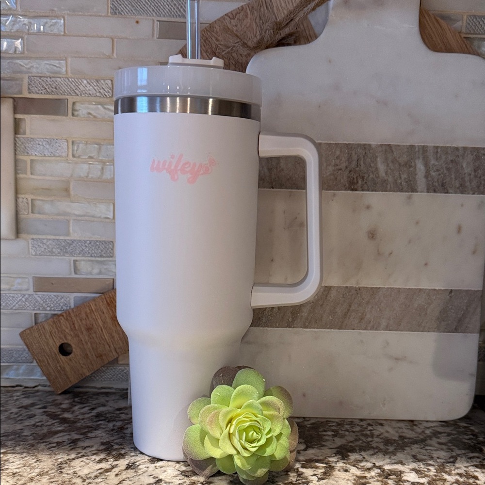 White 'Wifey' Tumbler with Straw